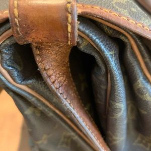 AUTHENTIC Louis Vuitton Saumer 35